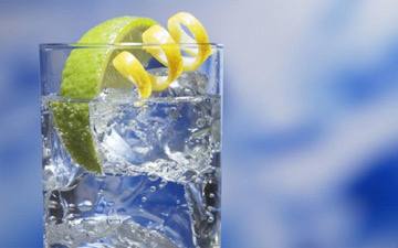 ¿Cuánta agua deberías beber con el calor?